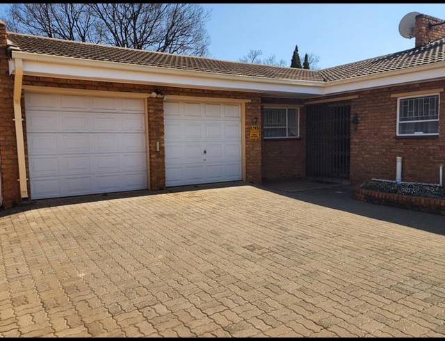 3 BEDROOM TOWNHOUSE FOR SALE IN VANDERBIJLPARK SW 5